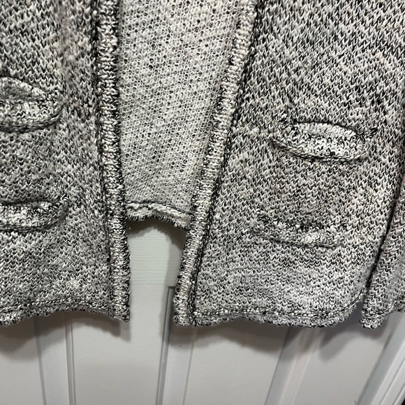 Maje tweed jacket. Size 3, equivalent to size large. Hook clasps in front. - Picture 5 of 9